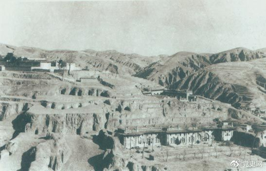 1947年12月25日至28日，中共中央在陜北米脂楊家溝召開擴(kuò)大會(huì)議（十二月會(huì)議）。圖為會(huì)議會(huì)址。